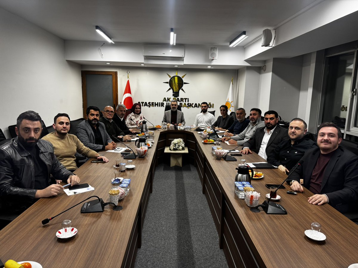 burakcifci34's tweet photo. İlçe Yürütme ve Yönetim Kurulu toplantımızı İl Yönetim Kurulu Üyemiz @Nurullahaktas__ ın katılımlarıyla gerçekleştirdik.

Genel ve yerel gündemi değerlendirdik.

23 Şubat’ta gerçekleştirilecek olan 8. Olağan Büyük kongremiz öncesi son hazırlıklarımızı istişare ettik.

Ataşehir olarak heyecanlıyız, HAZIRIZ!

@atasehirakparti 
@Nurullahaktas__ 
@abdullahozdemir