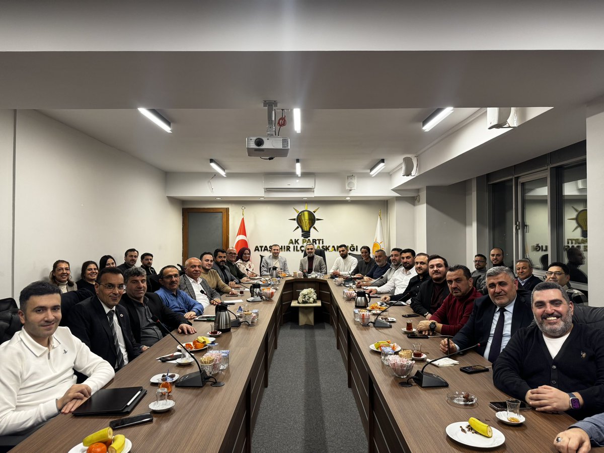 burakcifci34's tweet photo. İlçe Yürütme ve Yönetim Kurulu toplantımızı İl Yönetim Kurulu Üyemiz @Nurullahaktas__ ın katılımlarıyla gerçekleştirdik.

Genel ve yerel gündemi değerlendirdik.

23 Şubat’ta gerçekleştirilecek olan 8. Olağan Büyük kongremiz öncesi son hazırlıklarımızı istişare ettik.

Ataşehir olarak heyecanlıyız, HAZIRIZ!

@atasehirakparti 
@Nurullahaktas__ 
@abdullahozdemir