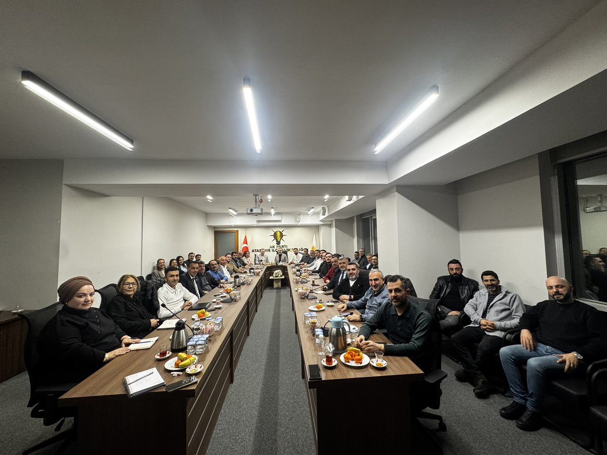 burakcifci34's tweet photo. İlçe Yürütme ve Yönetim Kurulu toplantımızı İl Yönetim Kurulu Üyemiz @Nurullahaktas__ ın katılımlarıyla gerçekleştirdik.

Genel ve yerel gündemi değerlendirdik.

23 Şubat’ta gerçekleştirilecek olan 8. Olağan Büyük kongremiz öncesi son hazırlıklarımızı istişare ettik.

Ataşehir olarak heyecanlıyız, HAZIRIZ!

@atasehirakparti 
@Nurullahaktas__ 
@abdullahozdemir