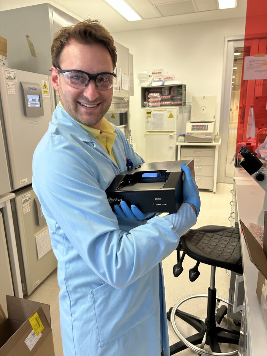Curi_Bio's tweet image. Exciting news from @PerkinsComms! They just received a brand-new Mantarray—affectionately dubbed "Josh's baby" (pictured)—opening the door to #FunctionalData w/ 3D engineered muscle tissues. We can’t wait to see the discoveries ahead—happy experimenting! #TissueEngineering