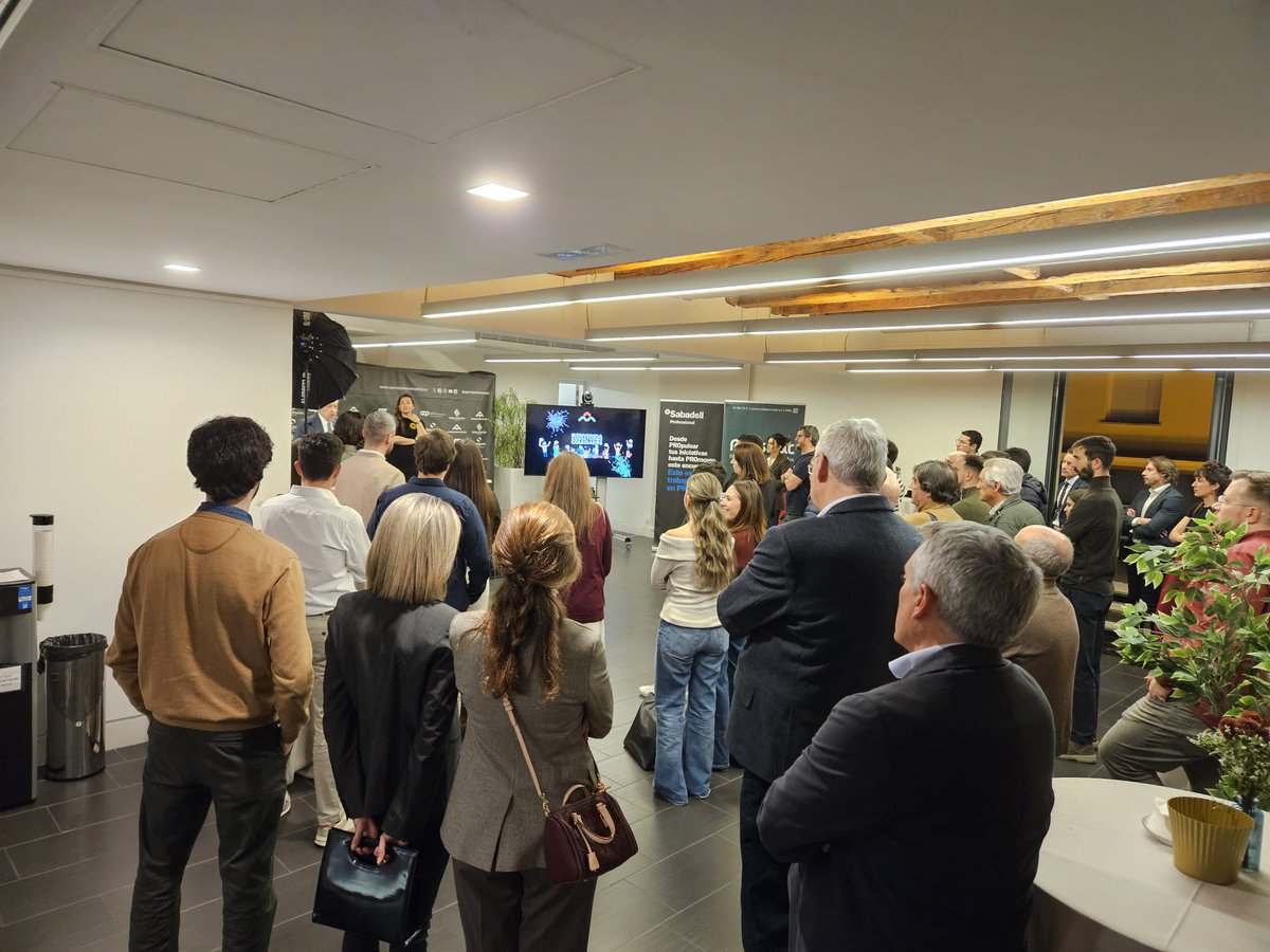aparejadoresmad's tweet photo. Hoy damos la bienvenida a los nuevos y futuros Colegiados y Colegiadas.

¡El Colegio es vuestra Casa! https://t.co/P9BHxhoAVV