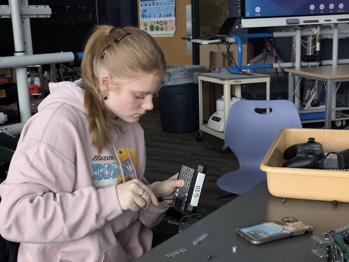I had a wonderful time visiting with students in Craig Corcoran's robotics class at RPS 205 Guilford High School last week. We discussed everything from the Robovikings team to STEM education, Rockford's aerospace industry,  Illinois' school funding formula &amp; media literacy.