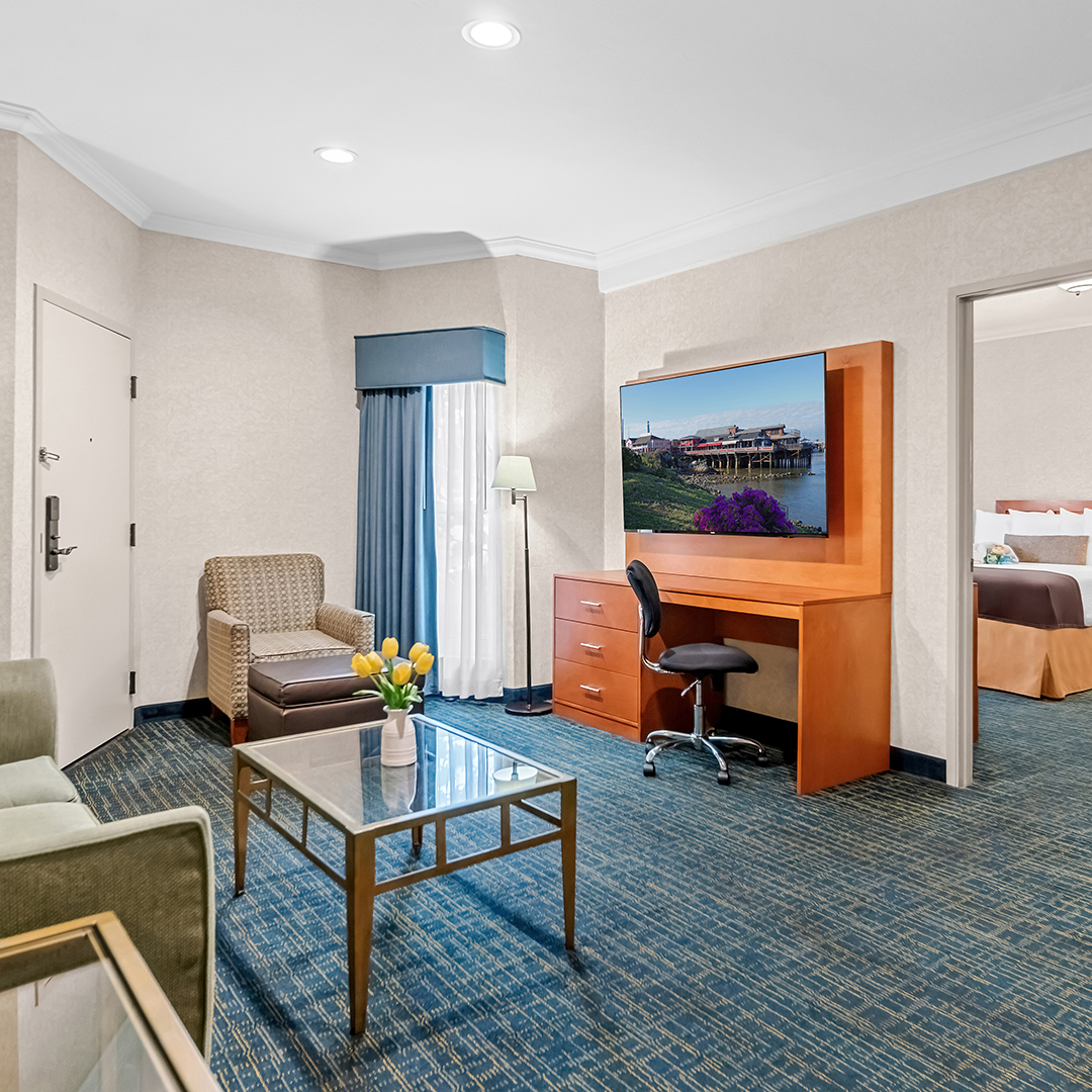 DeAnza_Inn's tweet photo. Our family suite accommodates up to 8 people! Perfect for large groups, or people who just need A LOT of space.
.
.
.
#bestwestern #monterey #deanzainn #familytravel #montereybay https://t.co/QdwW0gko4c