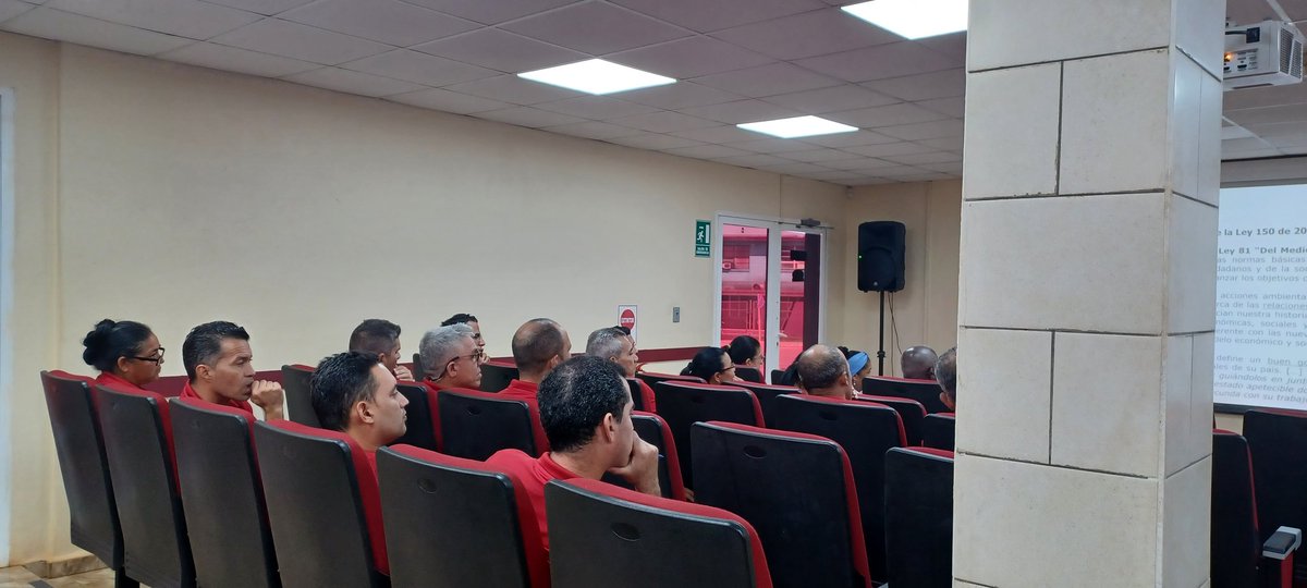 Alex_Rojas_H's tweet image. Día de Preparación de Cuadros y Reservas en @MoaNickel1994, con el tema de los RECURSOS NATURALES Y EL MEDIO AMBIENTE. Se debatió a profundidad el marco legal regulatorio en la materia, por su impacto en la industria cubana del #Níquel. 
#FormaciónQueTransforma