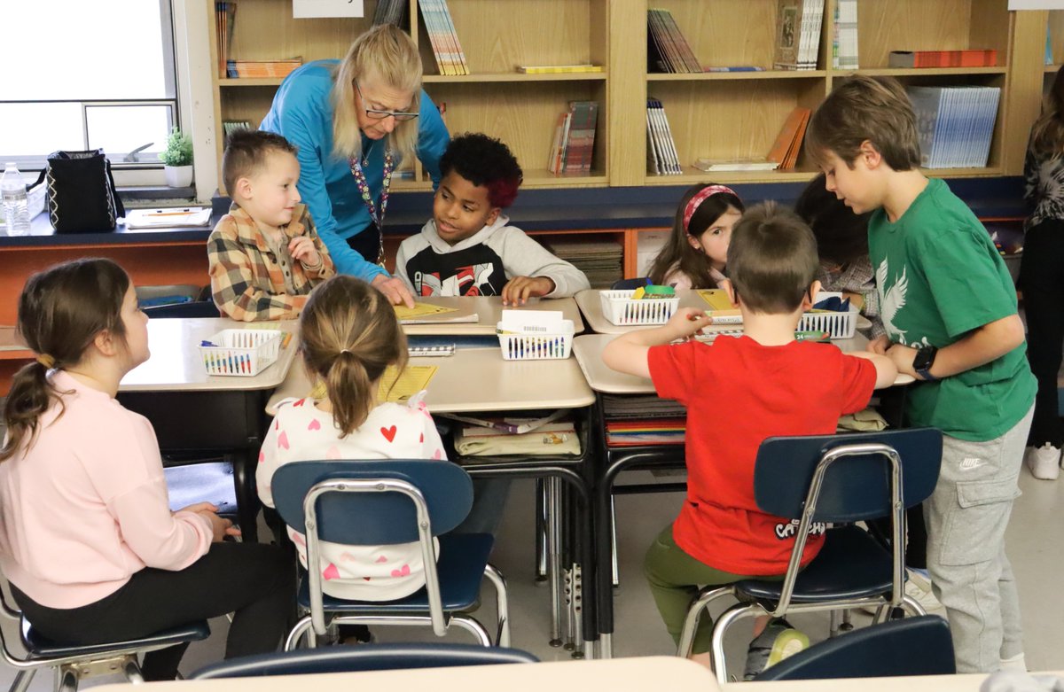 Students at WTE teamed up with their buddies for a special reading experience! 

In honor of Black History Month, they watched The ABCs of Black History, reflected on its significance &amp; made acronym sheets of their own names using inspiring words &amp; ideas just like in the book ✨