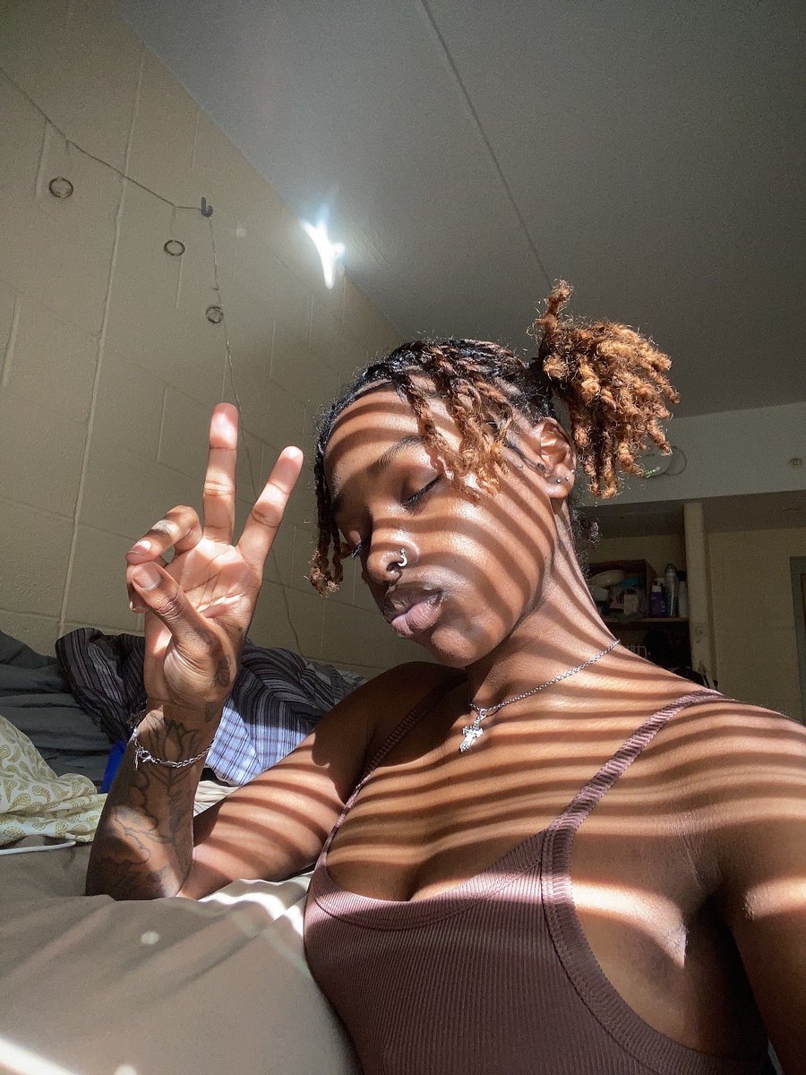 sominkscoded's tweet image. &amp;amp; the earth kept spinning babe..