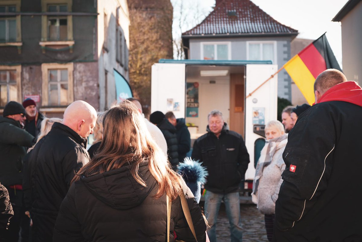 AfD Vorpommern-Rügen (@afdvorruegen) on Twitter photo 🇩🇪 Volles Haus beim heutigen Bürgerfest in Richtenberg!
Mit Unterstützung von <a href="/KramerNikolaus/">Nikolaus Kramer</a> MdL und <a href="/ThoreStein/">Thore Stein, MdL</a> - AfD haben wir heute auf einem gut gefüllten Marktplatz in der vorpommerschen Kleinstadt für einen notwendigen politischen Kurswechsel geworben und viele gute 🇩🇪 Volles Haus beim heutigen Bürgerfest in Richtenberg!
Mit Unterstützung von <a href="/KramerNikolaus/">Nikolaus Kramer</a> MdL und <a href="/ThoreStein/">Thore Stein, MdL</a> - AfD haben wir heute auf einem gut gefüllten Marktplatz in der vorpommerschen Kleinstadt für einen notwendigen politischen Kurswechsel geworben und viele gute