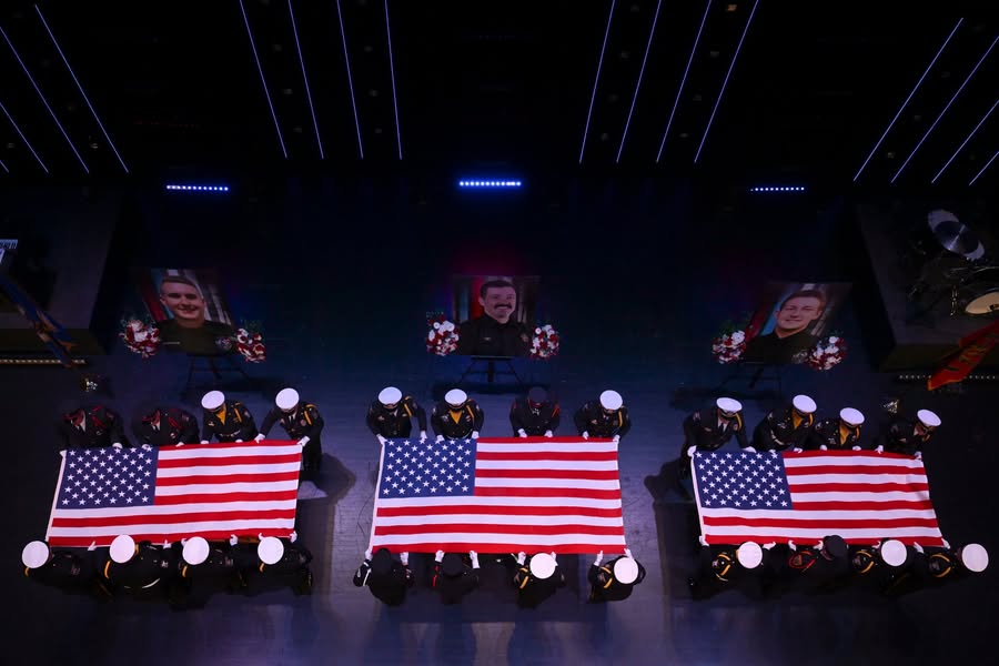 EdenPrairiePD's tweet image. Today, we take a moment to honor and remember Burnsville Police Officers Paul Elmstrand and Matthew Ruge, and Burnsville Firefighter/Paramedic Adam Finseth.

Their bravery, dedication, and ultimate sacrifice will always be remembered.