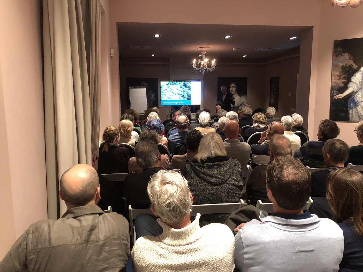 VillaOckenburgh's tweet photo. Vanavond vrijwilligersavond #VillaOckenburgh. Vrijwilligers worden geïnformeerd over wel en wee van #SHBO. Zoals financiën, nieuwe organisatiestructuur, toekomstplannen. https://t.co/untEuogLAQ