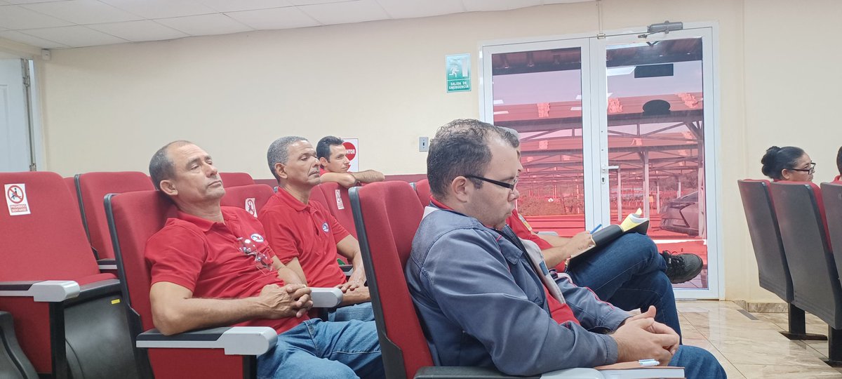 Alex_Rojas_H's tweet image. Día de Preparación de Cuadros y Reservas en @MoaNickel1994, con el tema de los RECURSOS NATURALES Y EL MEDIO AMBIENTE. Se debatió a profundidad el marco legal regulatorio en la materia, por su impacto en la industria cubana del #Níquel. 
#FormaciónQueTransforma