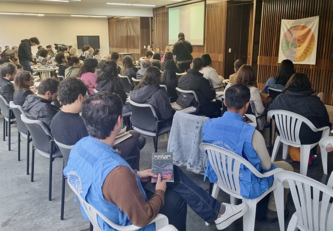 Misión de la ONU en Colombia (@misiononucol) on Twitter photo En #Bogotá, asistimos a la presentación del informe 'Los perros ladran en la noche: Indicadores de paz cotidiana en Colombia' de <a href="/everydaypeace/">Everyday Peace Indicators</a> con las percepciones de las comunidades afectadas por el conflicto y su lucha para fortalecer los procesos de construcción de paz. 🕊️🇨🇴 En #Bogotá, asistimos a la presentación del informe 'Los perros ladran en la noche: Indicadores de paz cotidiana en Colombia' de <a href="/everydaypeace/">Everyday Peace Indicators</a> con las percepciones de las comunidades afectadas por el conflicto y su lucha para fortalecer los procesos de construcción de paz. 🕊️🇨🇴