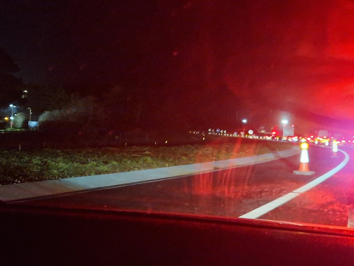 Appalling traffic management at A30 #Truro junction this pm. Putting drivers in danger.
<a href="/HighwaysSWEST/">National Highways: South-West</a> 
<a href="/DC_Police/">Devon & Cornwall Police</a>