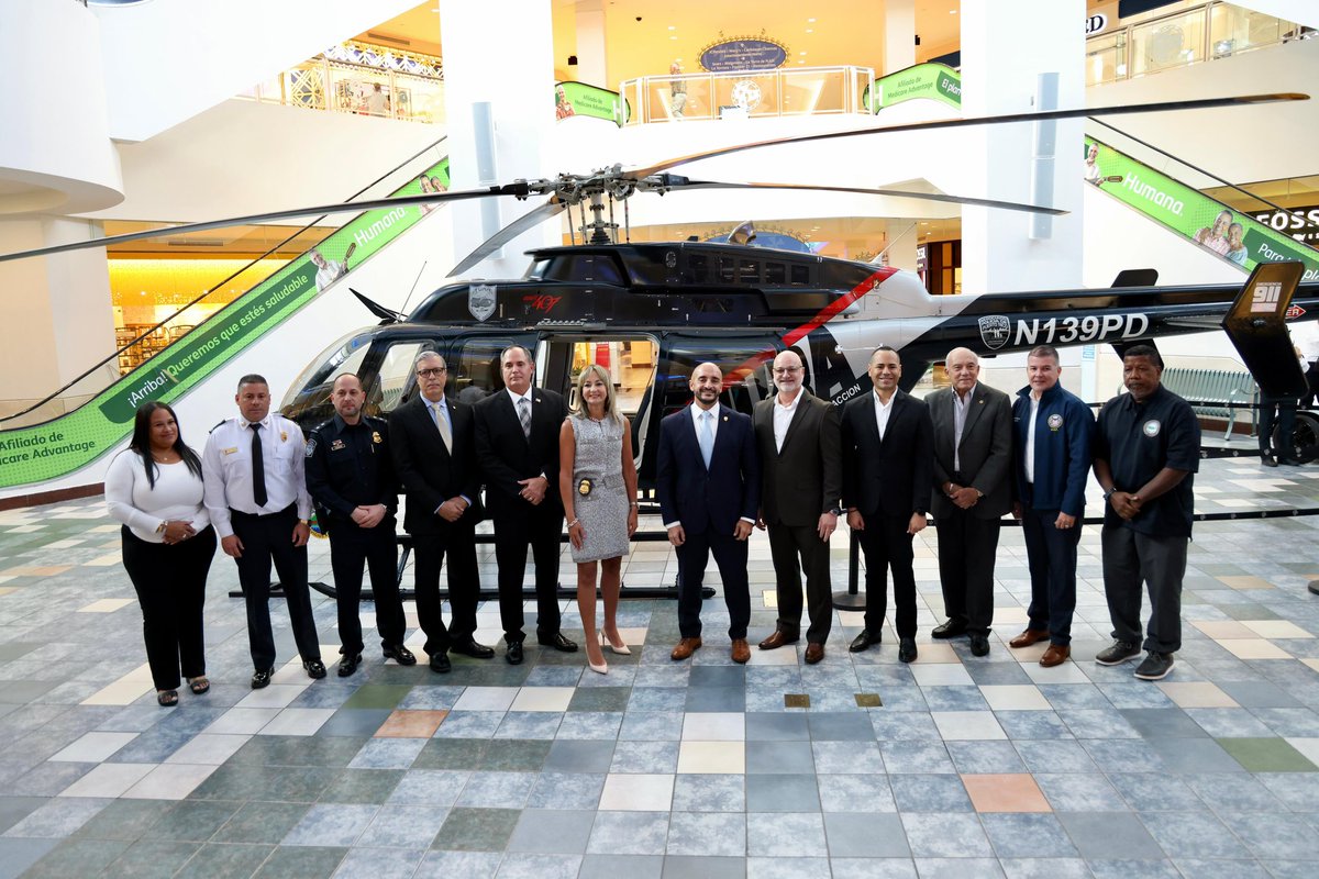 HSISanJuan's tweet photo. HSI San Juan dijo presente en la #FeriadeSeguridad de #PlazaLasAmericas junto a los componentes de ley y orden estatales y federales. Seguimos comprometidos con la seguridad pública de Puerto Rico y enfocados en nuestra misión de proteger a nuestros ciudadanos. https://t.co/F4nkRUhmlZ