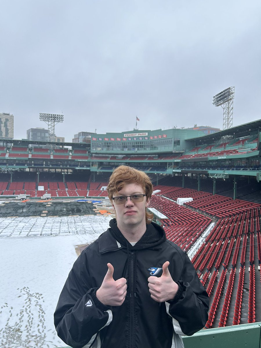 TweedyR6's tweet image. Still havent left boston but despite all the events had a great time in boston. Enjoyed meeting a bunch of new people and reconnecting with friends. Great stories and company. Wish lesion deported us at 11 instead of 3 though, woulda been nice #PANG #bostonporchpisser #JCT4L