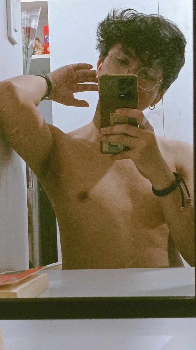 ryu_tan79's tweet photo. thirst trap on my main account?! lol https://t.co/OPt6euGC5o