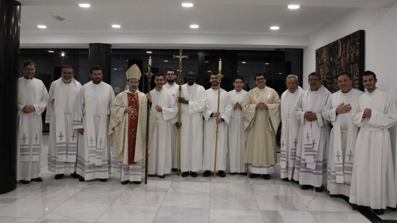 📰El <a href="/CardenalCobo/">Cardenal José Cobo</a>, con los seminaristas del #RedemptorisMater: «Sed testigos del Evangelio en nuestra sociedad y diócesis»

➡️El rector Eduardo Zapata agradeció al arzobispo de Madrid «por su acompañamiento en el camino de formación» de los seminaristas

archimadrid.org/index.php/ofic…