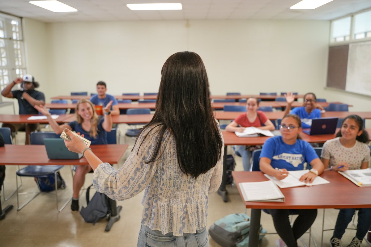 StAndrewsUniv's tweet image. Don't miss out on the FASFA scholarship, a free federal aid! Our Free Application for Federal Student Aid code is 001540 and will show as Webber International University.   

FASFA Website – studentaid.gov/h/apply-for-ai… 

#SAU #FASFA #Scolarship