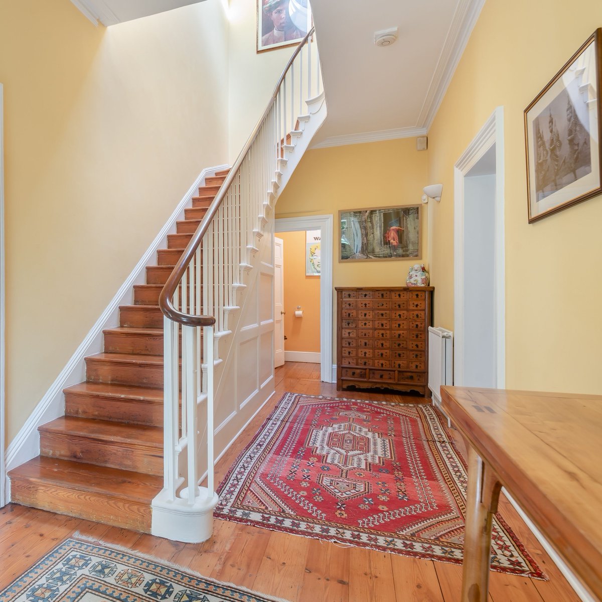 Barclay House feels as if it has been plucked straight from the pages of a Jane Austen novel. We love its period features, including high ceilings, sash windows, and original fireplaces - all of which are a nod to the Regency era: struttandparker.com/properties/vic…