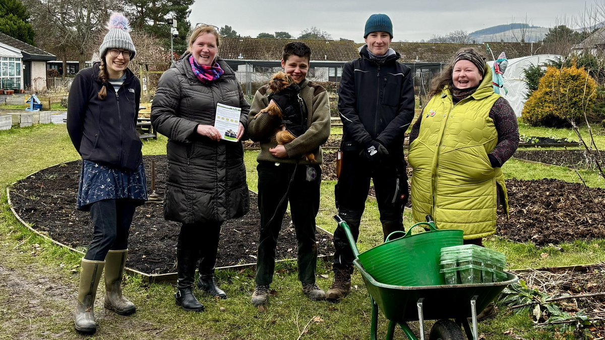 Lovely meeting Nichole and her team at @greenerpeebles today in Peebles. What a wonderful community garden that welcomes people living with dementia and supported by <a href="/agescotland/">Age Scotland</a> 🌱 🪴 🍃