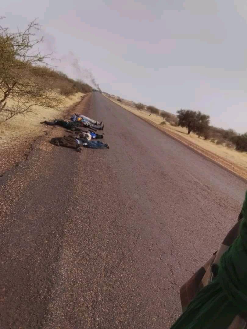 Wamaps_news's tweet photo. 1⃣- 31/01 Attaque de civils à #Tintadeyni dans la commune de Gossi, région de Tombouctou.
2⃣- 04/02 Un commerçant d’or tué sur le site d’#Inabao à #Gossi.
3⃣- 07/02 Une quinzaine de civils tués après l’attaque d’un convoi par l’EIGS à #Kobé. 📷
2/7 https://t.co/2LVXTeUf8R