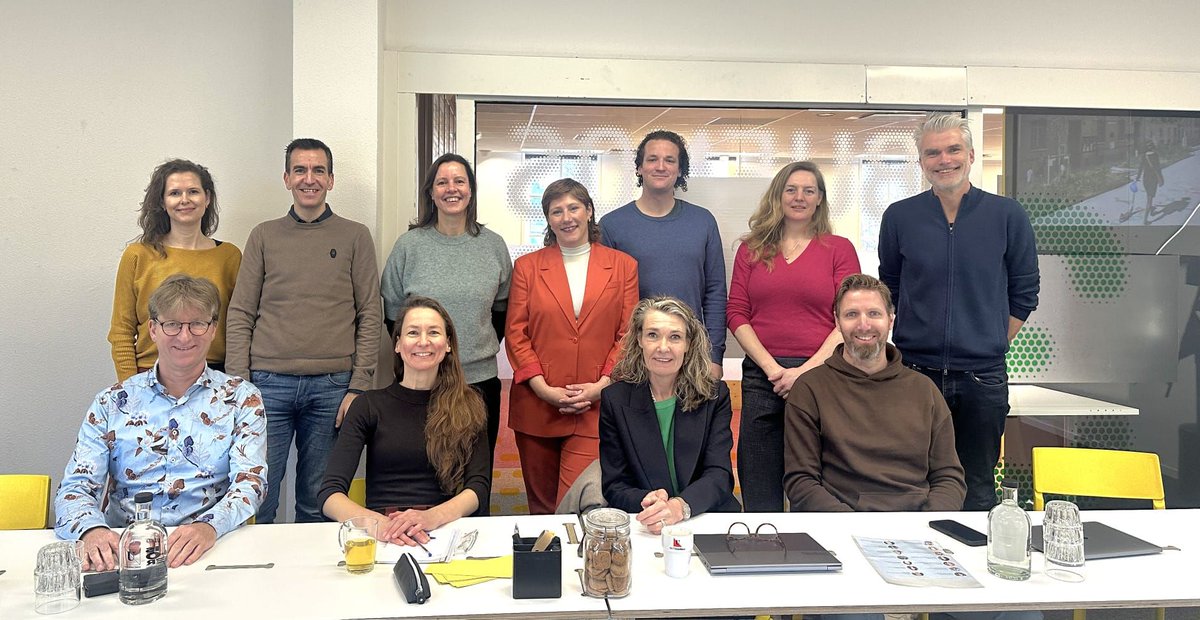 Hoe creëren we een veilige en #beweegvriendelijke schoolomgeving? Tijdens de experttafel deelden professionals inzichten over veiligheid, toegankelijkheid en rechtvaardigheid. #Lopen naar school moet vanzelfsprekend én veilig zijn! 🏫🚶

👉 linkedin.com/posts/veilige-… <a href="/VeiligVerkeer/">Veilig Verkeer Nederland</a>