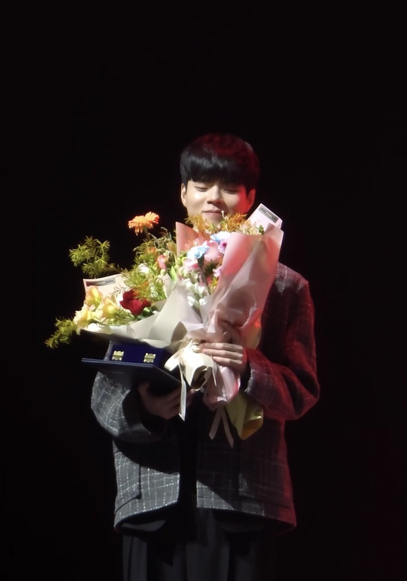 Deft1O23's tweet photo. 데프트 선수 데뷔 12주년 정말 축하합니다!!🥳
다시 만나 새로운 봄을 함께 시작할 때까지 기다릴게요🦙

#데프트의_새로운_봄을_기다리며
#Once_you_play_God_again
#Deft_12th_Debut_Anniversary https://t.co/3PwiSQmgiV