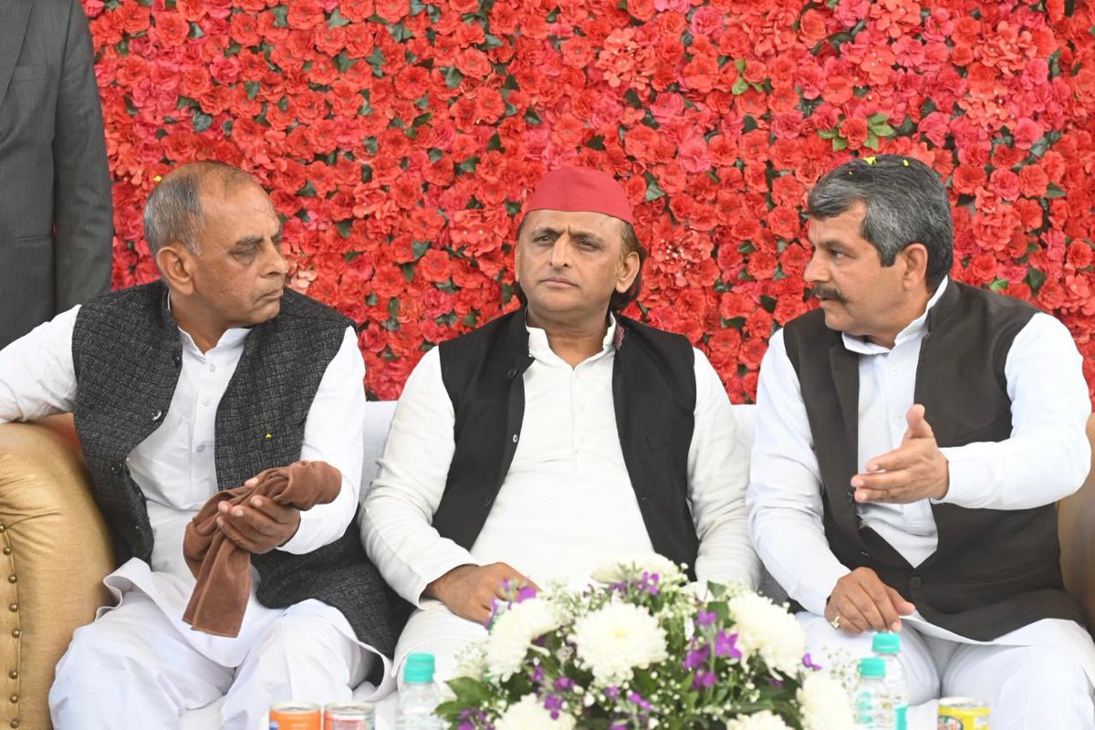 yadavakhilesh's tweet photo. शादी समारोह। @ सहारनपुर https://t.co/jP3irDTyaG