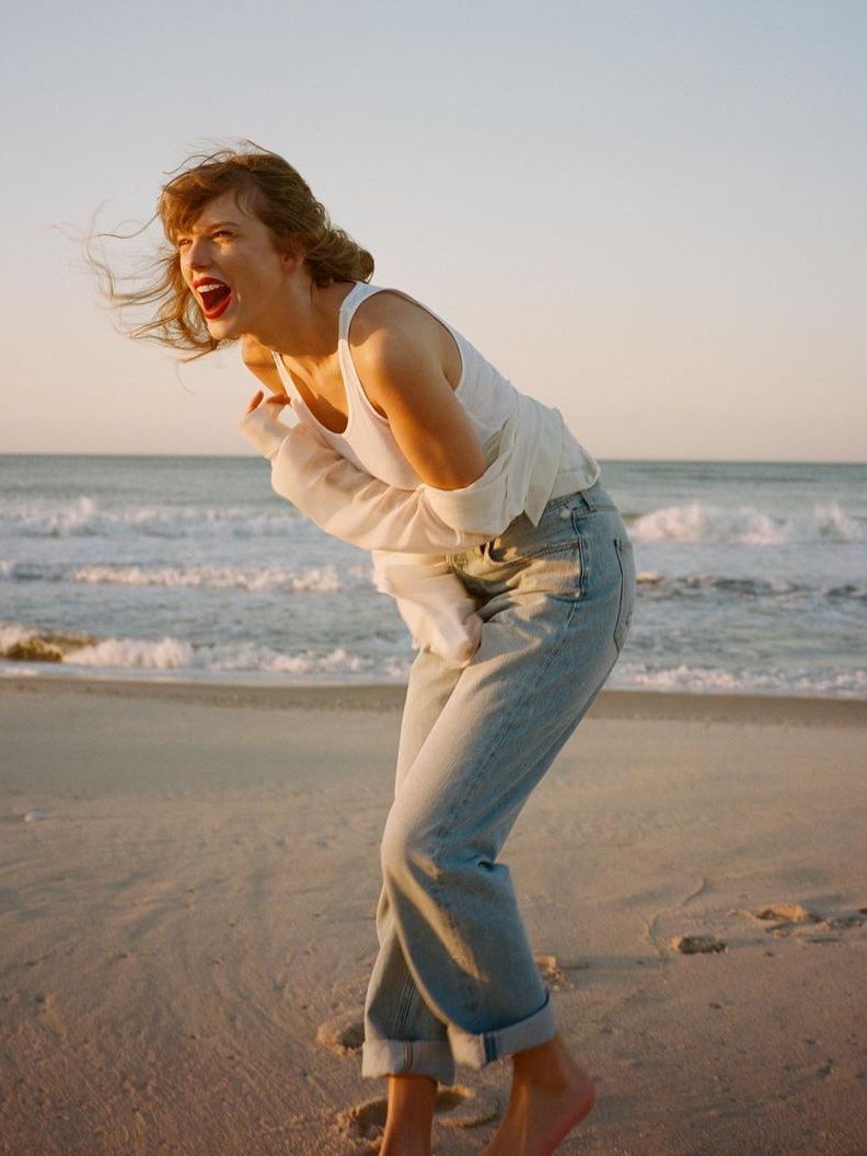 chartdata's tweet photo. Taylor Swift breaks the record for most consecutive years as IFPI's #1 best selling artist of the year worldwide.

She surpasses BTS. https://t.co/kYt4XWfaMu