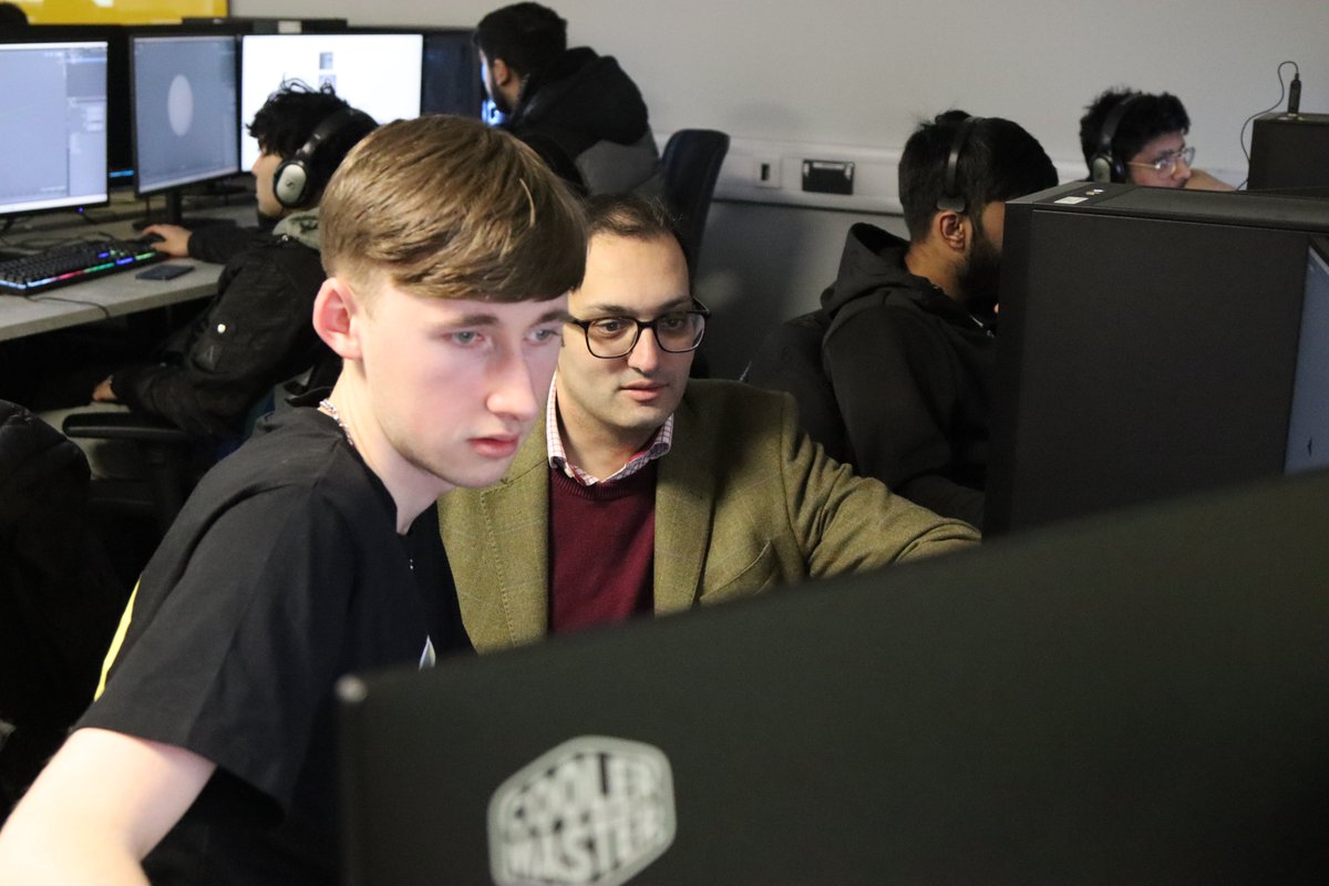 MP for Solihull West and Shirley <a href="/DrNShastriHurst/">Dr Neil Shastri-Hurst MP</a> visited <a href="/SolihullCollege/">Solihull College & University Centre</a> and had a look round the #LSIF funded #AI lab. 
The lab will soon be used for #bootcamps for local #businesses to #upskill their staff. #skills #skillsgap #skillswmw