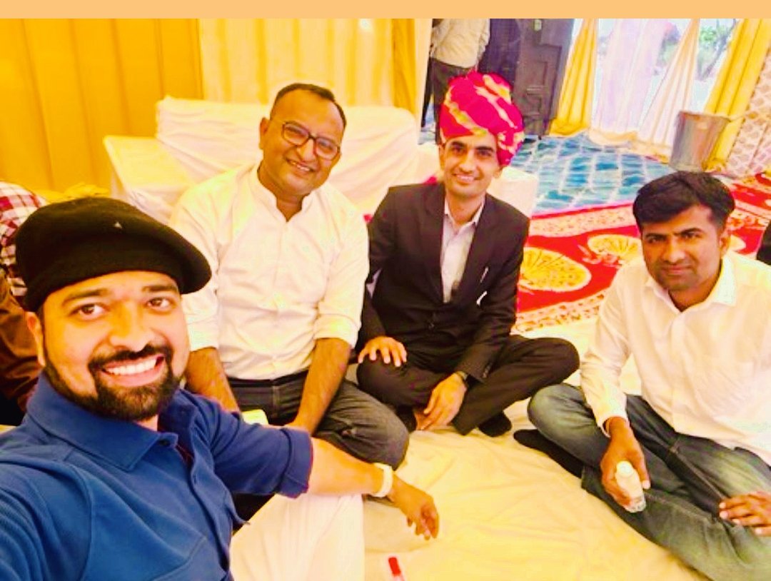 बाड़मेर में डॉ. गणपत सिंह राजपुरोहित के अनुज श्री गोविंद सिंह (RAS) के शुभ विवाह का अवसर पर गौरव ज्ञान धरा के गौरव जी, प्रसिद्ध सविधानविद् दिनेश जी गहलोत संग संवाद की सजीव धारा...गणपत जी की शानदार मेज़बानी-इतिहास में अंकित होने योग्य! साधुवाद और शुभकामनाएँ!