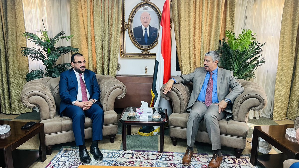 سعادة السفير أوسان العود الوكيل المالي والإداري بوزارة الخارجية في زيارة لمبنى سفارة بلادنا في القاهرة حيث كان في استقباله سعادة السفير خالد محفوظ بحاح ، وخلال جولته أطلع الوكيل أوسان على التحديثات الأخيرة التي شهدها المبنى والنظام الجديد في القسم القنصلي بالسفارة