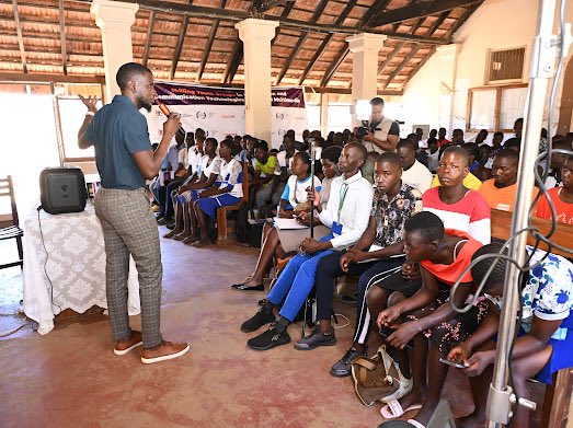 mkiboneka's tweet photo. Thank you @UCC_Official for the opportunity to share with the youths of Asuret in Soroti about skilling and opportunities in digital content creation. It was a blessing 🙏🏾. https://t.co/NCPusH9o9f