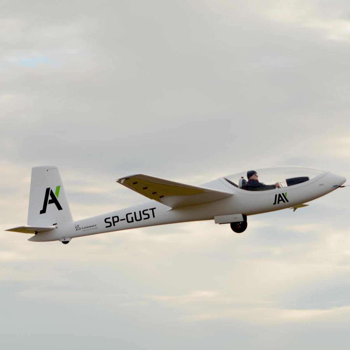 Za nami oficjalna prezentacja #szybowiec akrobacyjny I-45 #JAY: bit.ly/3QpJkBy