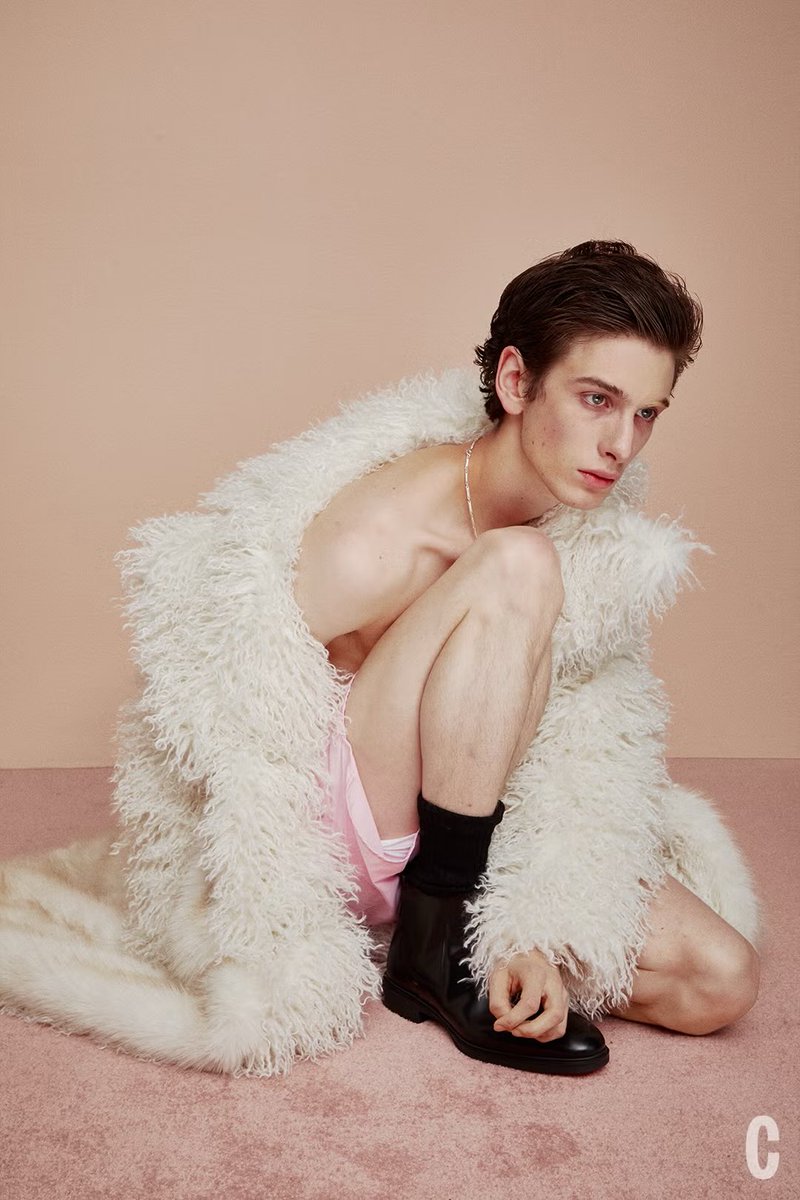 _uncle_gworl's tweet photo. timothee, you in danger girl https://t.co/k1nCPBVVk1
