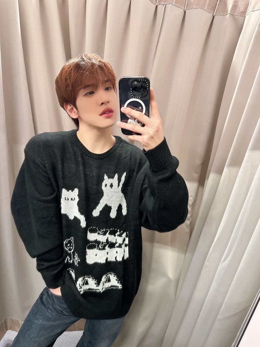 CRAVITY_twt's tweet photo. 러비티 잘 자요 🖤🐈‍⬛
#앨런 #ALLEN https://t.co/pD7X6WAmTv