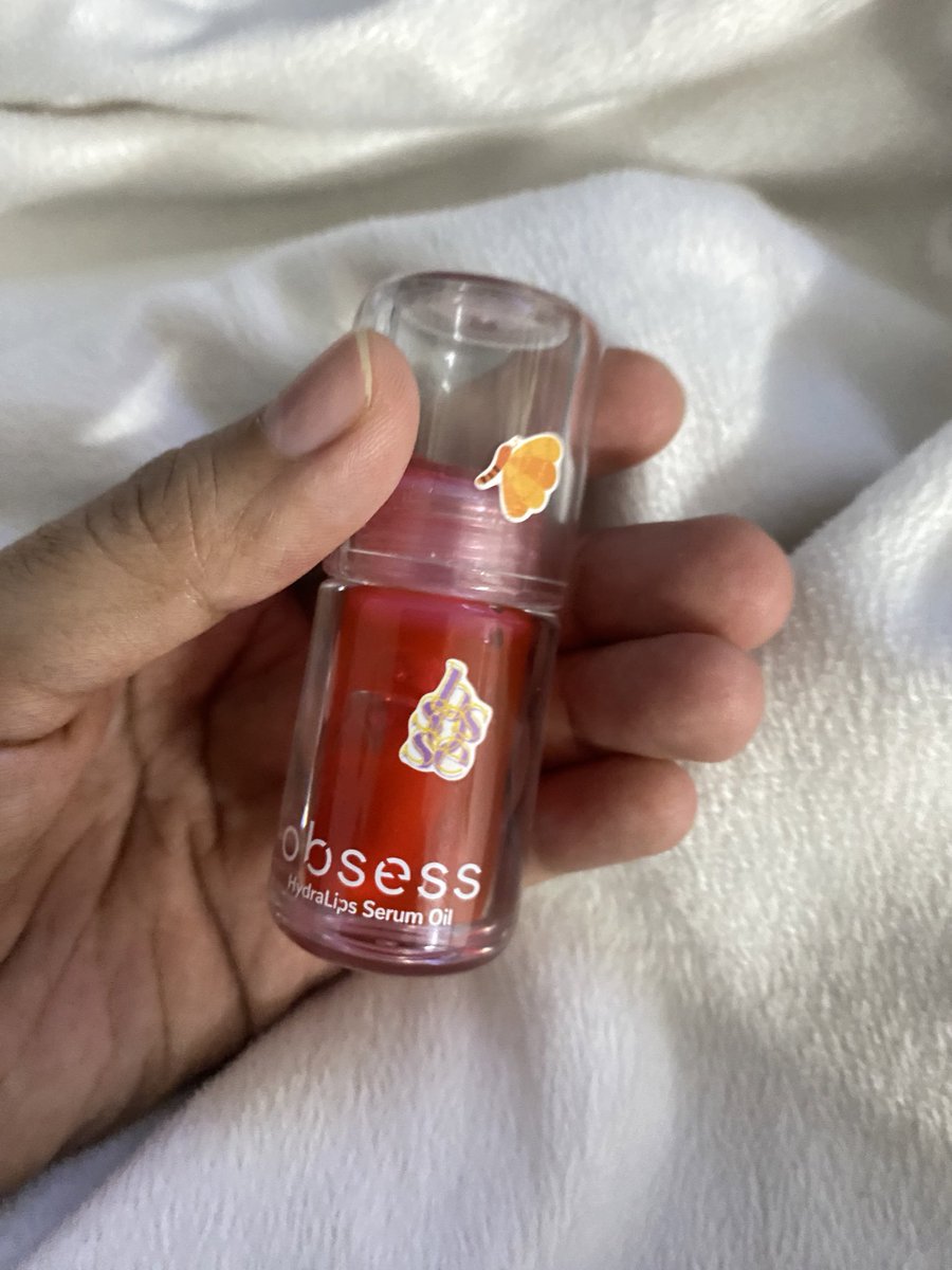 anadhia_'s tweet photo. Selain the originote lip oil serum, yg ni best gak korang. Klu kt rumah mmg i apply yg ni je.

Dah lama bibir i tk kering sejak pakai lips serum oil obses ni. Bibir pink merah manjang tk hitam dah🌟🌟🌟🌟🌟

Np rm39 tpi dpt less rm29.90 - https://t.co/hnAg5gi21e https://t.co/bT6dmIJX4F