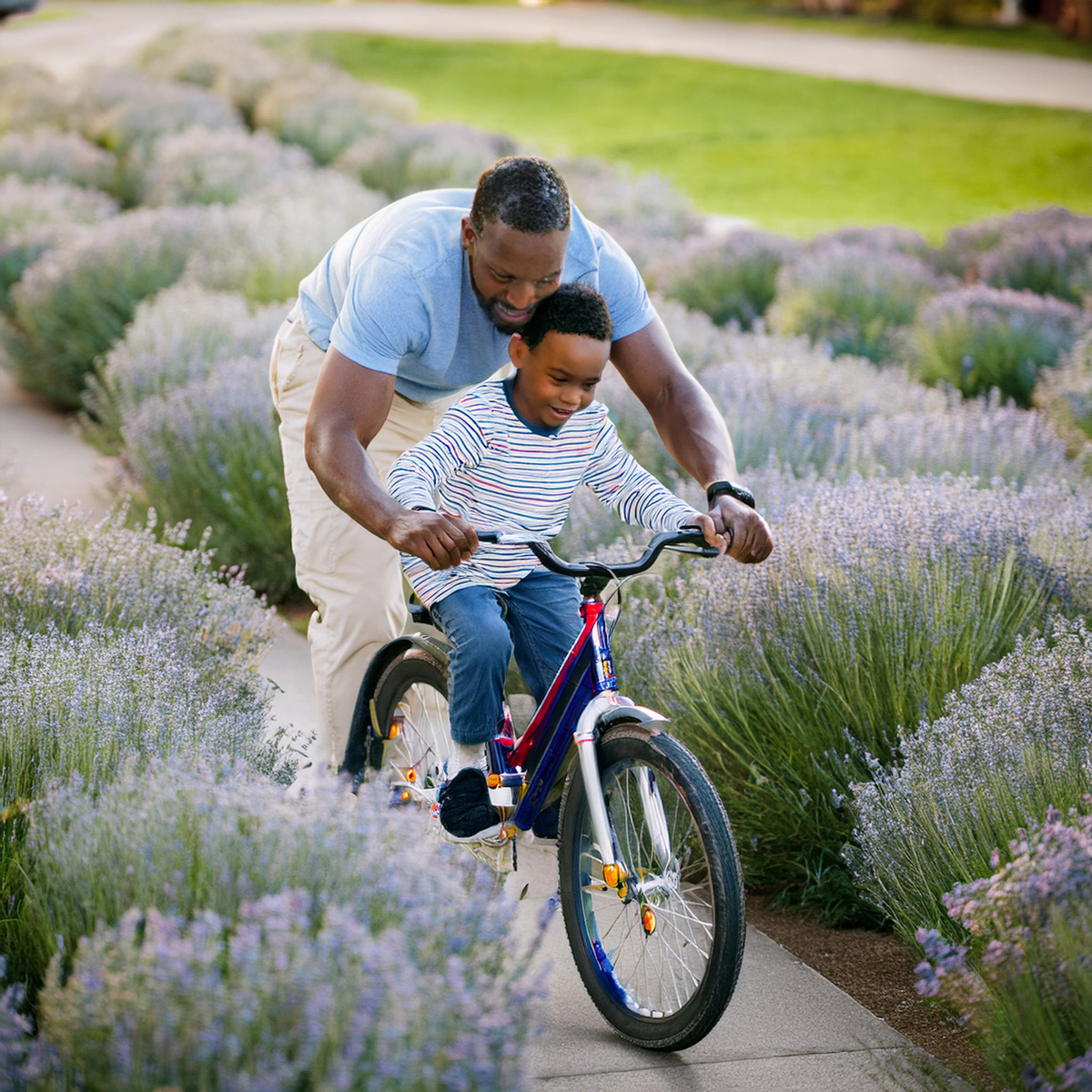 sandersata's tweet photo. Did you know that helping your child learn actually boosts their self esteem? As parents, we play a huge role in shaping our kids' self-esteem. To help boost your child’s confidence:

Encourage them to try new things, from learning public speaking to riding a bike. Start by gu... https://t.co/ITJiDwoBon