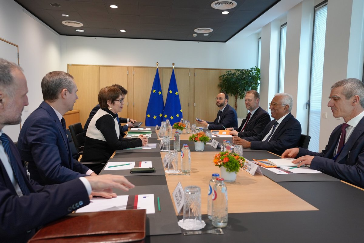 OdileRenaud's tweet image. Thank you, @eucopresident Antonio Costa, for a productive discussion on strengthening the @EBRD partnership with the EU in neighbouring countries. We reaffirmed our commitment to supporting Ukraine, where EBRD is the largest institutional investor. Obrigado!