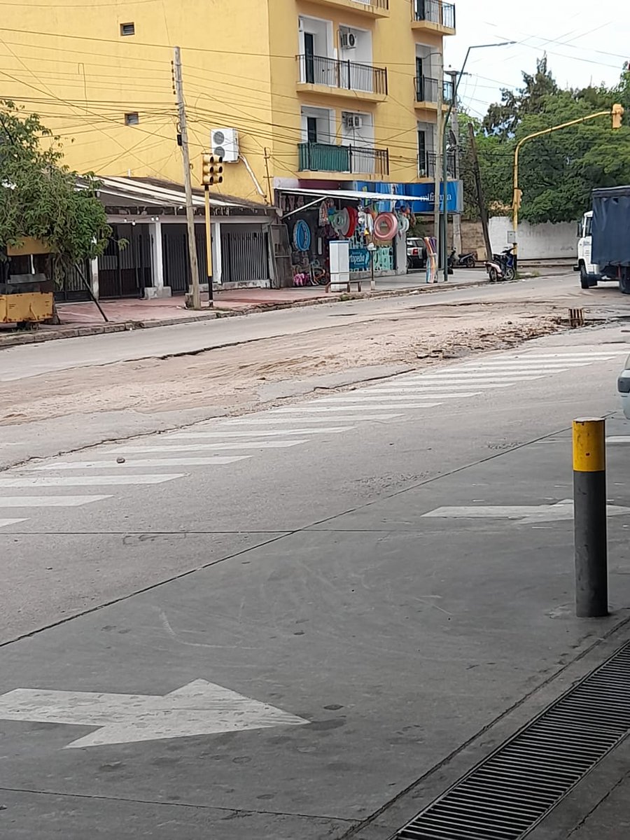 Mientras los funcionarios se hacen los traders de criptos, ASI ESTAN LAS CALLES DE LA CAPITAL.

<a href="/AdrianLaRioja/">Adrian Molina</a> <a href="/GermanLaRioja/">German La Rioja</a>
<a href="/riojanoticia/">Rioja Noticias</a>  <a href="/radiofenix951/">RADIO FÉNIX 95.1</a> <a href="/LaborantiRadio/">Radio Laboranti</a>