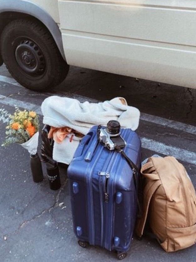 faeslily's tweet image. i’m always leaving, always.