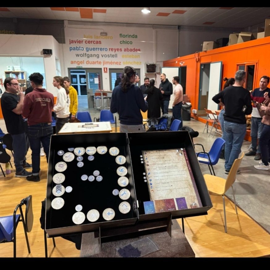 ¡"Blood on the Clocktower" en el ECJ de Almendralejo fue ÉPICO!  El sábado pasado, la comunidad se reunió para desenmascarar al demonio. ¿Logramos adivinar quién era?  #BloodOnTheClocktower #ECJAlmendralejo #JuegosDeRol #Misterio