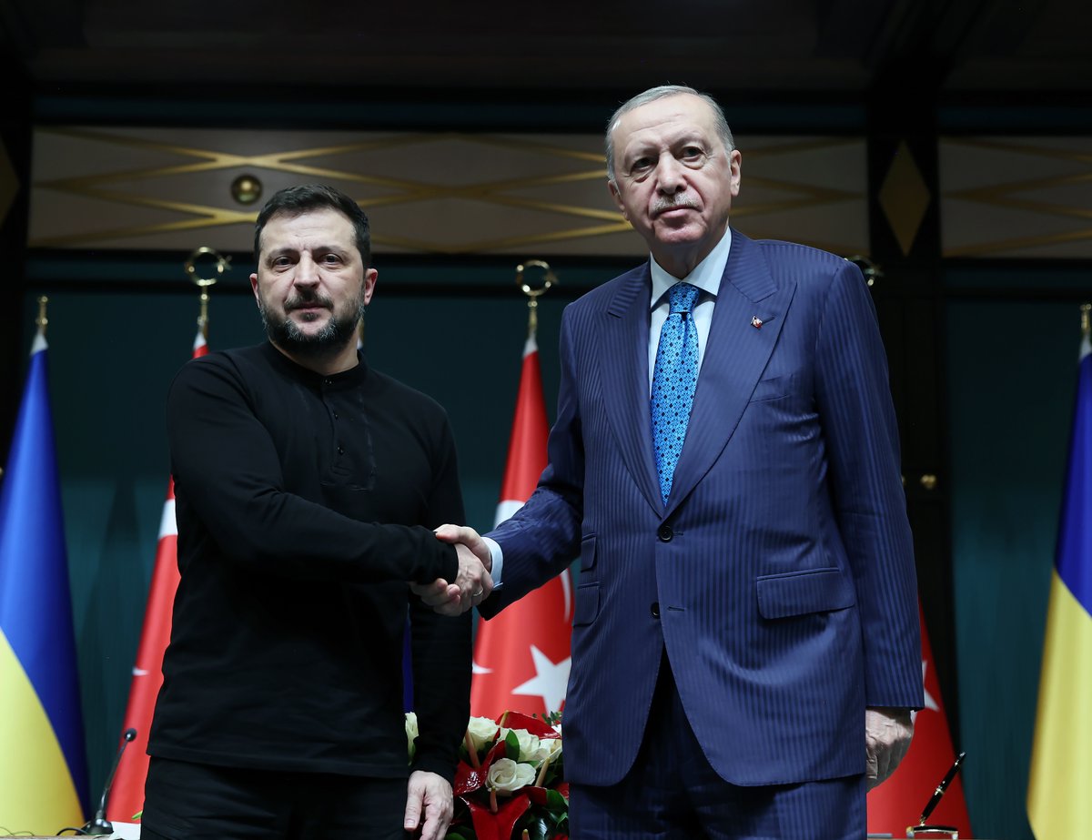 Ukrayna Devlet Başkanı, değerli dostum Sayın Zelenski’ye ülkemizi ziyaretleri için teşekkür ediyor, görüşmelerimizin hayırlara vesile olmasını diliyorum. 🇹🇷🇺🇦

Ukrayna’da barışın tesisiyle birlikte ilişkilerimizin stratejik ortaklığımıza yaraşır seviyelere çıkacağına inanıyorum.