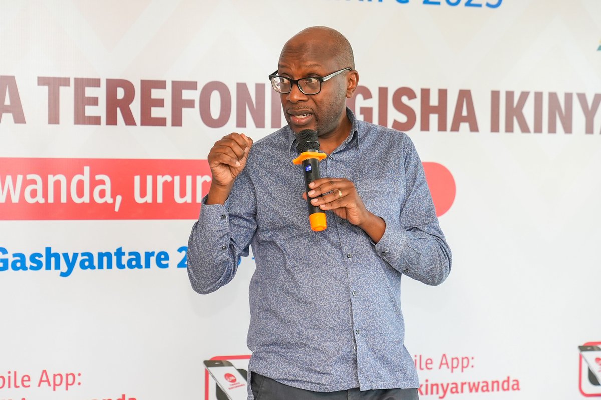 Inteko y'Umuco | Rwanda Cultural Heritage Academy (@intekoyumuco) on Twitter photo Intebe y'Inteko Amb. <a href="/MasozeraRobert/">Robert Masozera</a> yavuze ko abagifite inyumvire yo kumva ko #Ikinyarwanda kidateye ishema cyangwa se kitagezweho bakwiye kuyihindura.
Yibukije ko umuryango ari ishuri rikomeye ry'ururimi ry'#Ikinyarwanda. Avuga ko iyo ababyeyi babujije abana babo Intebe y'Inteko Amb. <a href="/MasozeraRobert/">Robert Masozera</a> yavuze ko abagifite inyumvire yo kumva ko #Ikinyarwanda kidateye ishema cyangwa se kitagezweho bakwiye kuyihindura.
Yibukije ko umuryango ari ishuri rikomeye ry'ururimi ry'#Ikinyarwanda. Avuga ko iyo ababyeyi babujije abana babo