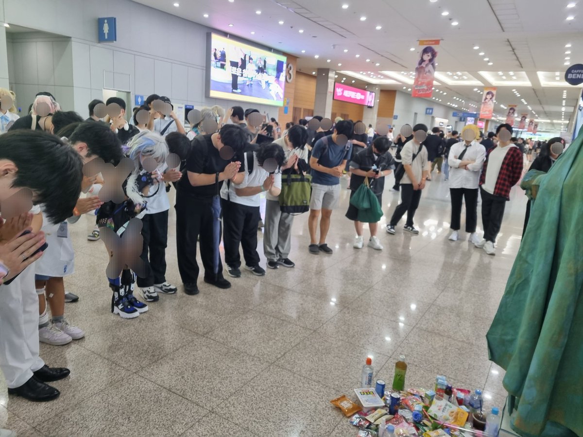 동상 코스의 단점

제작에 손이 많이 들어간다
분장을 해야한다

장점

숭배