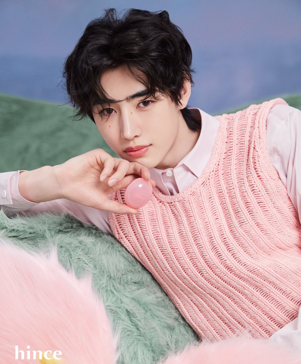 parkhoonstyle's tweet photo. Sunghoon wearing for Hince DewyBall promo photos:
NICHOLAS DALEY
Machine Knitted Vest (€154.95)
🔗 https://t.co/f7eCKzYsq8
#sunghoon #성훈 #엔하이픈_성훈 #ソンフン #Enhypen #hince #nicholasdaley
#hince_with_ENHYPEN_SUNGHOON https://t.co/WIc07j5uT2