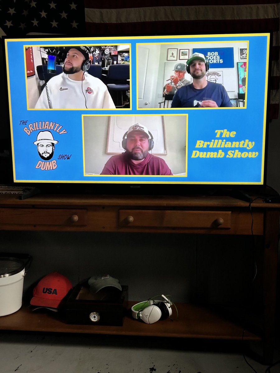 Jallo_Shots's tweet photo. Snow day on a Tuesday = the greatest show on turf live on the TV #BRILLIANTLYDADSHOW ⁦@RobbyBerger⁩ ⁦@BeardownCuz⁩ @cutsysays https://t.co/jpwfw4t9R1