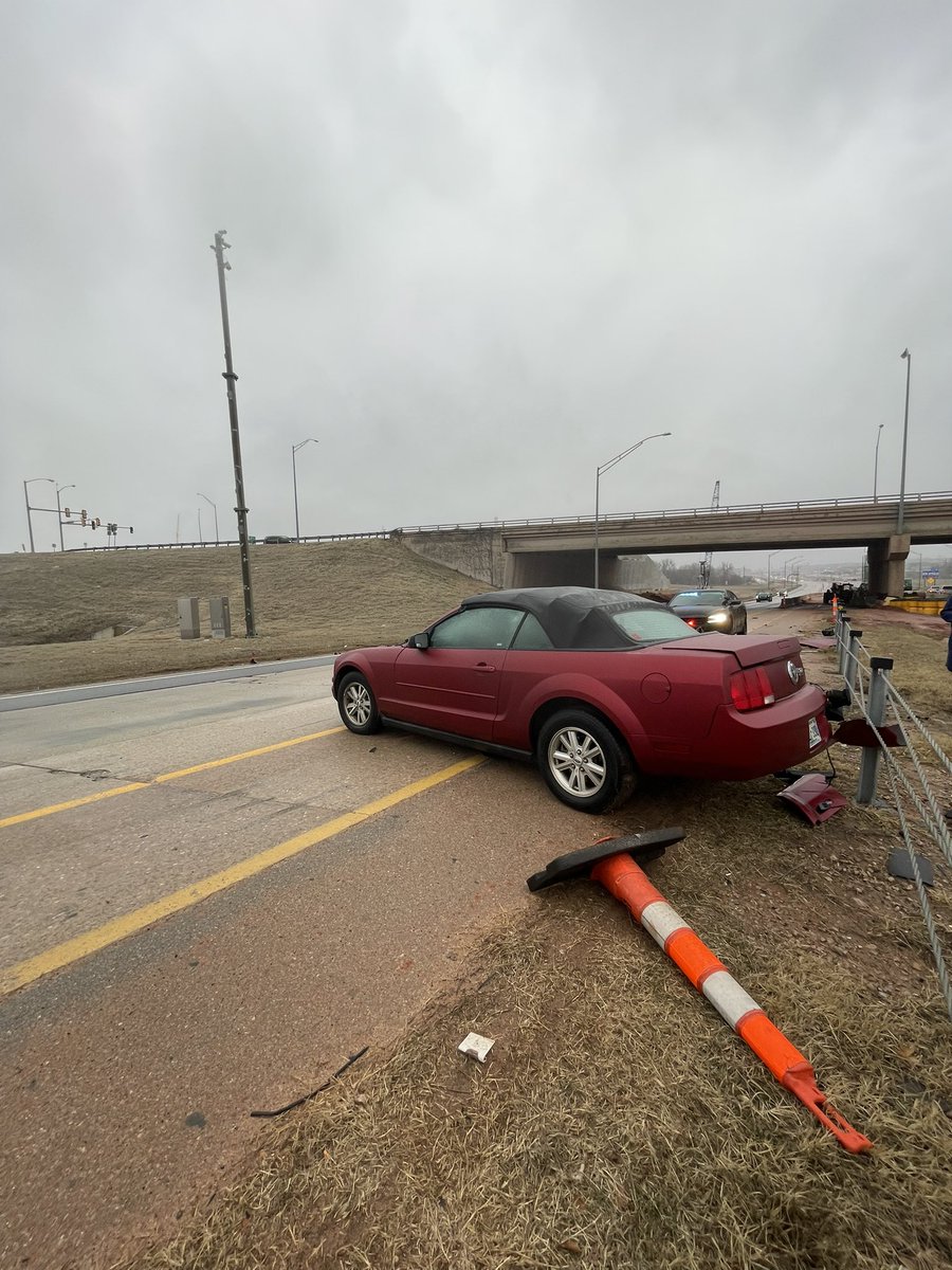 OHPDPS's tweet image. This is what we are seeing all over the OKC metro area. These crashes happened at I-35 northbound at 2nd Street. We are also working numerous jackknifed semis. The common denominator is drivers traveling too fast for the weather conditions.