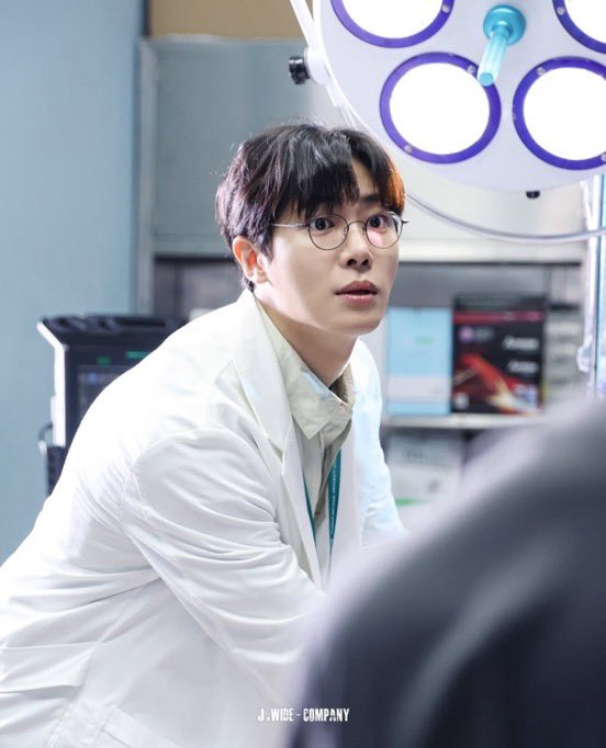 do_rii_'s tweet photo. 너가.. 잡아오겠다고?

                      교수님저못믿으시는거에요? https://t.co/bUWDE8mxaS