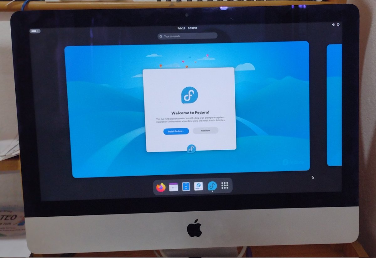 GregorioEspadas's tweet photo. No me funcionaron Fedora Media Writer ni Balena Etcher, solo con el viejo y confiable `dd` logré generar un USB booteable que me reconociera esta iMac del 2015. https://t.co/fGEbVNKApL