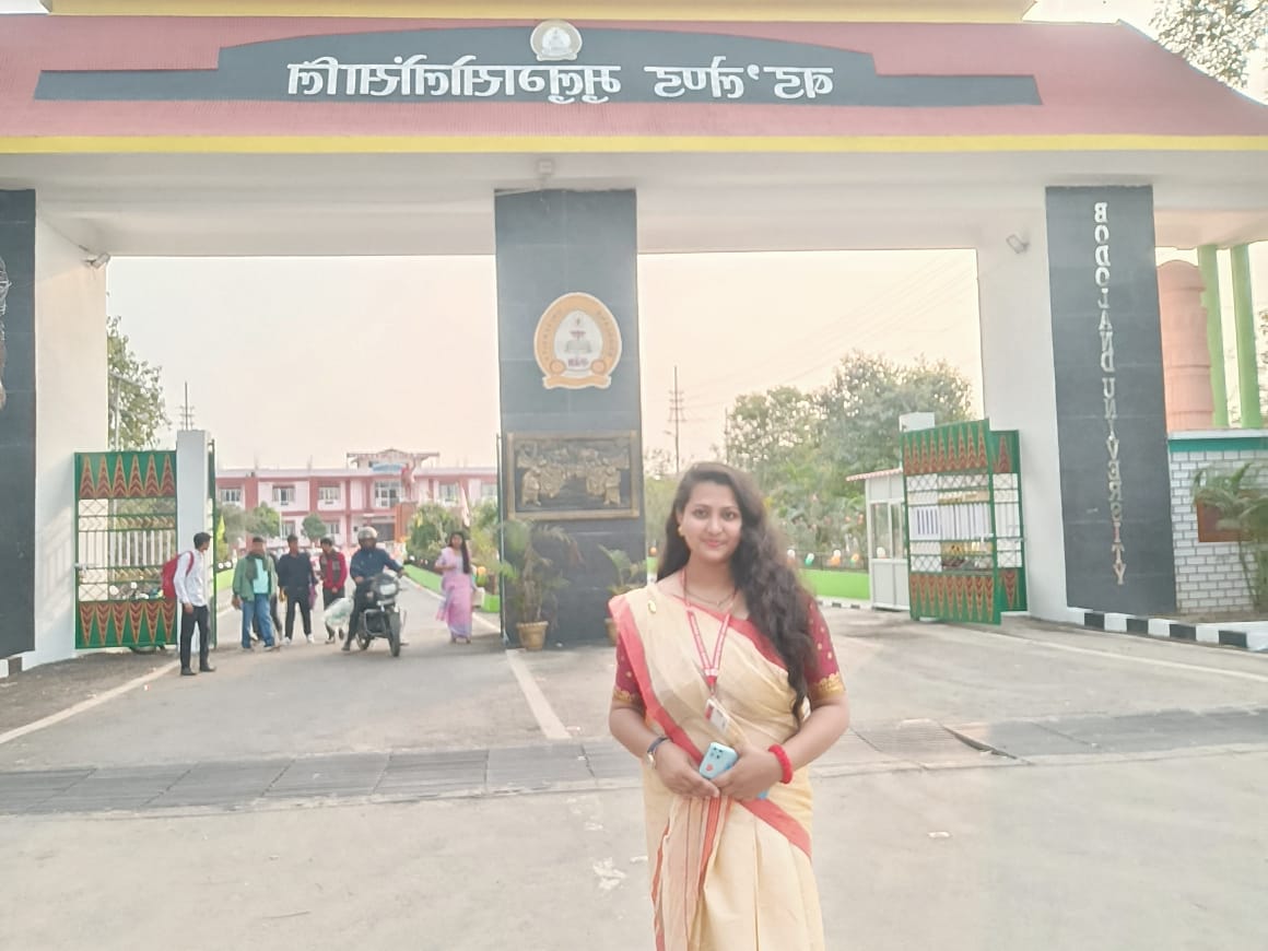 BhanimaDas1's tweet photo. Officially Post graduated with 1st class 🎓🥰♥️🧿
3rd Convocation of Bodoland University ✨.
#convocation #bodolanduniversity #3rdconvocation #bhanimadas https://t.co/XCm7cB1vx0